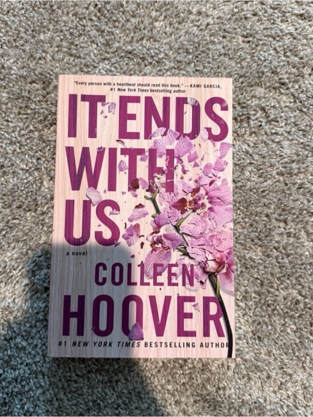 Colleen Hoover 'It Ends With Us' Paperback - Pink Floral Cover
